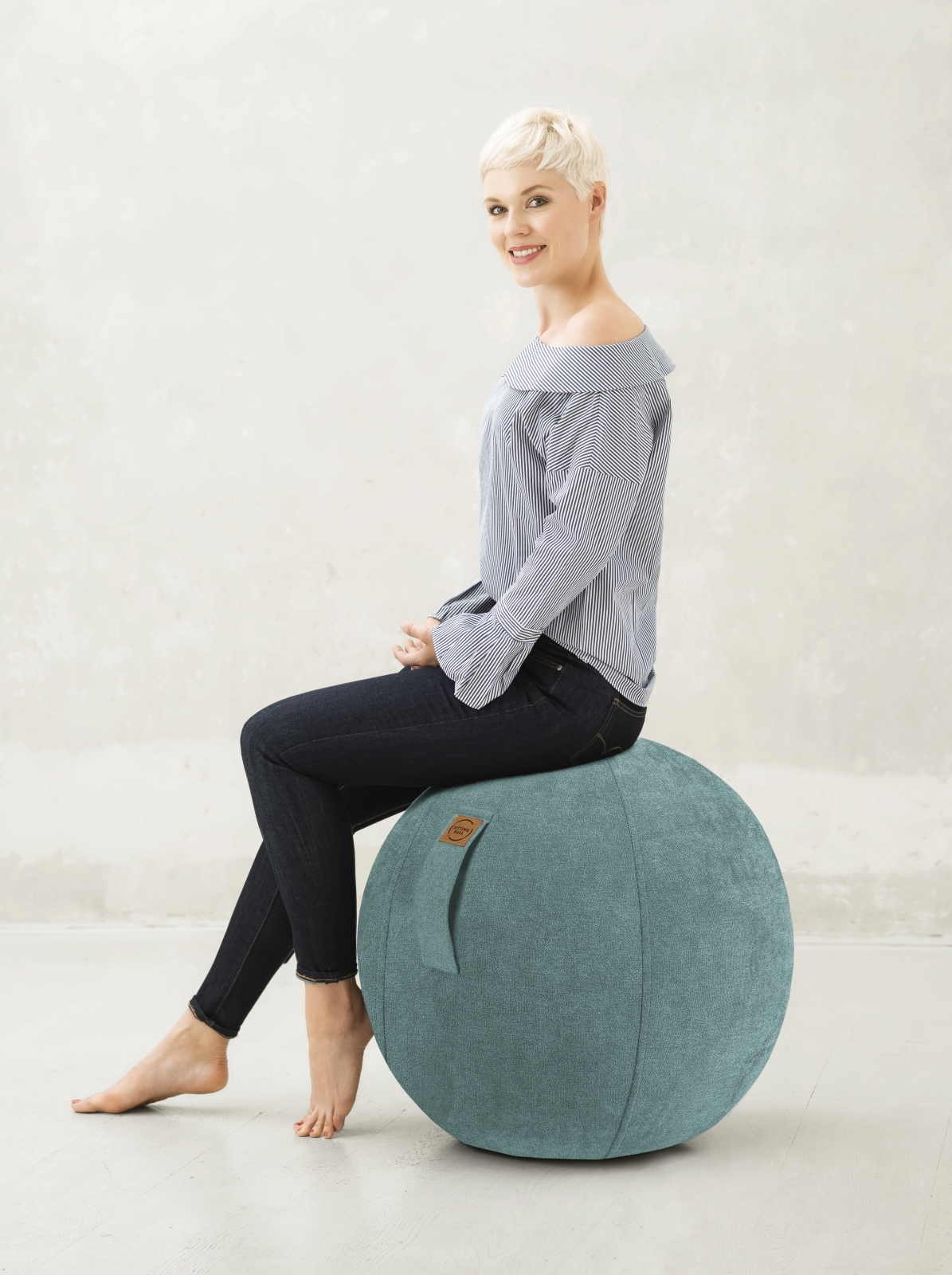 Sitzball / Gymnastikball ALFA mit Velours-Bezug in petrol