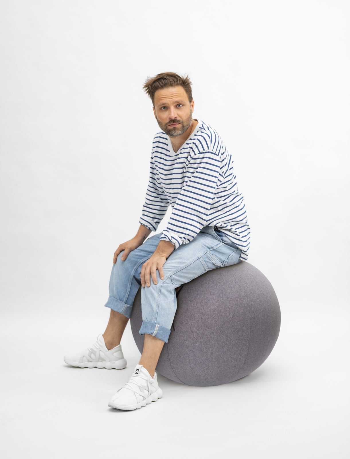 Sitzball / Gymnastikball Felt mit Filz-Bezug in grau